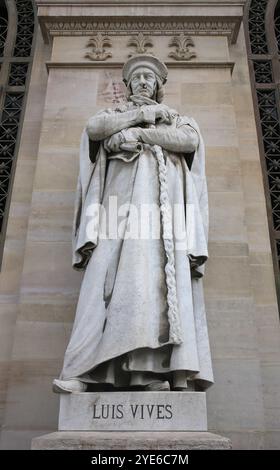 Juan Luis vives (1493-1540) Humaniste et érudit espagnol. Statue de Pere Carbonell (1892), plaquée sur la façade de la Bibliothèque nationale d'Espagne. Fou Banque D'Images