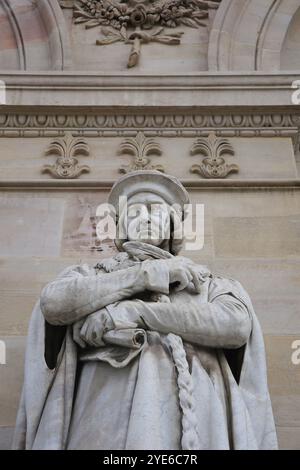 Juan Luis vives (1493-1540) Humaniste et érudit espagnol. Statue de Pere Carbonell (1892), plaquée sur la façade de la Bibliothèque nationale d'Espagne. Fou Banque D'Images