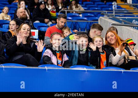 Cardiff, Royaume-Uni. 29 octobre 2024. Supporters du pays de Galles présents. Pays de Galles contre Slovaquie lors des éliminatoires de qualification européennes féminines de l'UEFA au stade de Cardiff le 29 octobre 2024. Crédit : Lewis Mitchell/Alamy Live News Banque D'Images