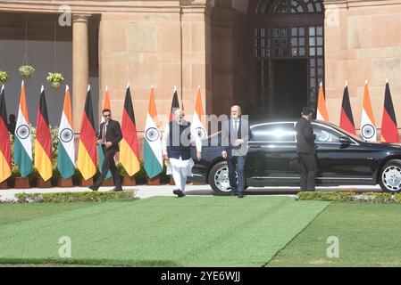 New Delhi, Inde. 25 octobre 2024. (10/25/2024) le premier ministre indien Narendra Modi avec le chancelier allemand Olaf Sholz à Hyderabad House. Les deux dirigeants auraient discuté de la collaboration dans l'Indo-Pacifique et de l'amélioration de la sécurité et du commerce entre les deux pays. (Photo de Sondeep Shankar/Pacific Press/Sipa USA) crédit : Sipa USA/Alamy Live News Banque D'Images