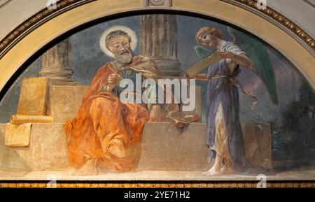 ALESSANDRIA, ITALIE - 9 SEPTEMBRE 2024 : la fresque de Matthieu l'évangéliste dans la cathédrale par Luigi Morgari du 20. cent. Banque D'Images