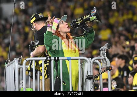 Columbus, Ohio, États-Unis. 29 octobre 2024. Les fans de Columbus Crew encouragent leur équipe contre les Red Bulls de New York lors de leur match à Columbus, Ohio. Brent Clark/Cal Sport Media/Alamy Live News Banque D'Images