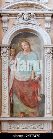 PAVIE, ITALIE - 9 SEPTEMBRE 2024 : la fresque de Jean l'évangéliste dans l'église Chiesa di San Luca par Giovanni Francesco Romani du 16. cent. Banque D'Images