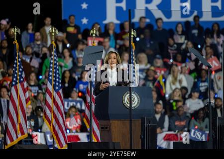 Washington, Vereinigte Staaten. 29 octobre 2024. La vice-présidente des États-Unis Kamala Harris, candidate du Parti démocrate pour la présidence des États-Unis en 2024, présente son argument final aux électeurs de l'Ellipse à Washington, DC, mardi 29 octobre 2024. La vice-présidente a fait ses remarques une semaine avant le jour des élections. Crédit : Daniel Heuer/CNP/dpa/Alamy Live News Banque D'Images