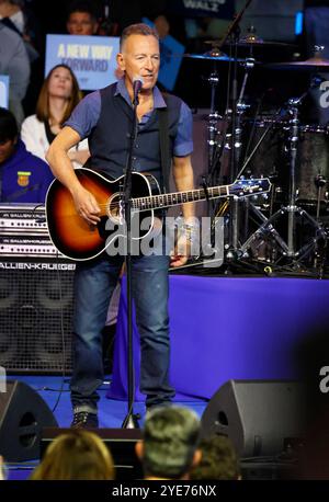 28 octobre 2024, Philadelphie, Pennsylvanie, États-Unis : Bruce Springsteen se produit au When We vote We Win concert Series Rally au Liacouras Center de l'Université Temple à Philadelphie, Pennsylvanie. 28 octobre 2024 (crédit image : © photo image Press via ZUMA Press Wire) USAGE ÉDITORIAL SEULEMENT! Non destiné à UN USAGE commercial ! Banque D'Images