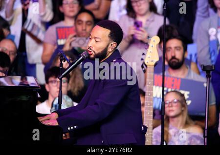 28 octobre 2024, Philadelphie, Pennsylvanie, États-Unis : John Legend se produit au When We vote We Win concert Series Rally au Liacouras Center de l'Université Temple à Philadelphie, Pennsylvanie. 28 octobre 2024 (crédit image : © photo image Press via ZUMA Press Wire) USAGE ÉDITORIAL SEULEMENT! Non destiné à UN USAGE commercial ! Banque D'Images