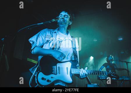 Copenhague, Danemark. 28 octobre 2024. Le groupe britannique Good Neighbours donne un concert à Vega à Copenhague. Banque D'Images