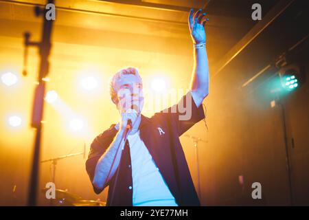 Copenhague, Danemark. 28 octobre 2024. Le groupe britannique Good Neighbours donne un concert à Vega à Copenhague. Banque D'Images
