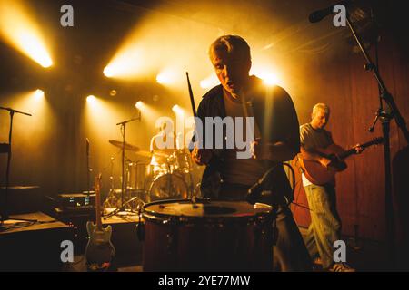 Copenhague, Danemark. 28 octobre 2024. Le groupe britannique Good Neighbours donne un concert à Vega à Copenhague. Banque D'Images