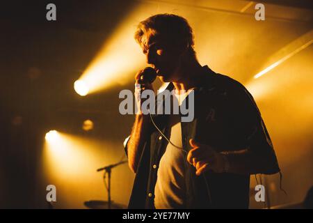 Copenhague, Danemark. 28 octobre 2024. Le groupe britannique Good Neighbours donne un concert à Vega à Copenhague. Banque D'Images