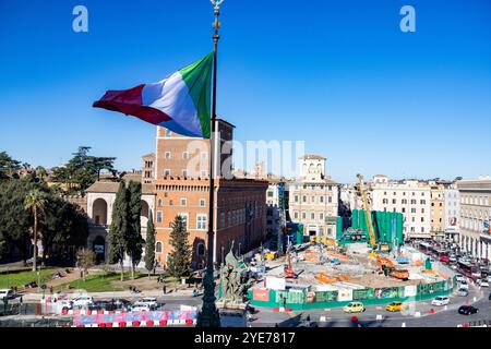 Bandiera Italiana. Vista dal Monumento a Vittorio Emanuele II a Roma Banque D'Images