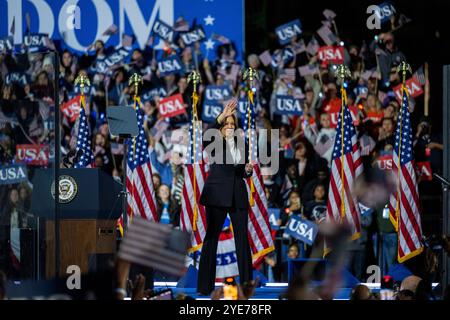 Washington, Vereinigte Staaten. 29 octobre 2024. La vice-présidente des États-Unis Kamala Harris, candidate du Parti démocrate pour la présidence des États-Unis en 2024, présente son argument final aux électeurs de l'Ellipse à Washington, DC, mardi 29 octobre 2024. La vice-présidente a fait ses remarques une semaine avant le jour des élections. Crédit : Daniel Heuer/CNP/dpa/Alamy Live News Banque D'Images