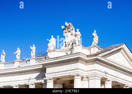 Piazza San Pietro con Basilica di San Pietro a Roma, Città del Vaticano Banque D'Images