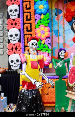 Ciudad de Mexico, Mexique - octobre 28. 2024 : crânes décorés dans l'offrande traditionnelle du jour des morts Banque D'Images