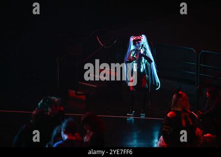 Paris, France. 29 octobre 2024. Hatsune Miku se produit au Zénith de Paris, France, le 29 octobre 2024. Photo Christophe Meng/ABACAPRESS. COM Credit : Abaca Press/Alamy Live News Banque D'Images