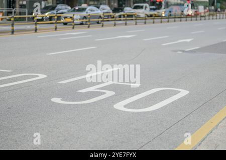 11 octobre 2024. Jongno District, Séoul, paysage de rue matinal marche de la Corée du Sud au centre-ville de ​​Myeong-dong. Banque D'Images