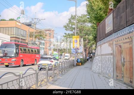 11 octobre 2024. Routes publiques autour de Gyedong-gil, Jongno District, Séoul, Corée du Sud. Banque D'Images