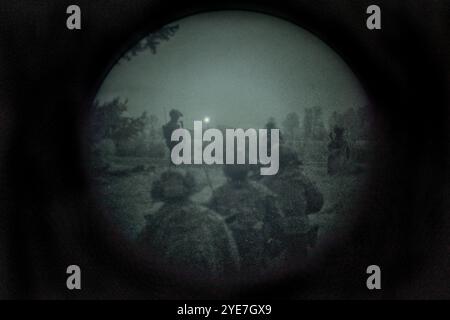 Les Marines américains avec Charlie Company, 1st reconnaissance Battalion, 1st Marine Division, se préparent à un atterrissage en hélicoptère lors d'une évaluation de préparation au combat Banque D'Images