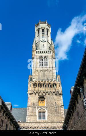 Le célèbre beffroi (Belfort) sur Bruges Markt (place du marché), Belgique Banque D'Images