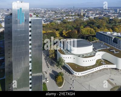 Gustaf-Gruendgens-Platz mit Schauspielhaus, Dreischeibenhaus, Drohnenaufnahme, Duesseldorf, NRW, Deutschland Banque D'Images