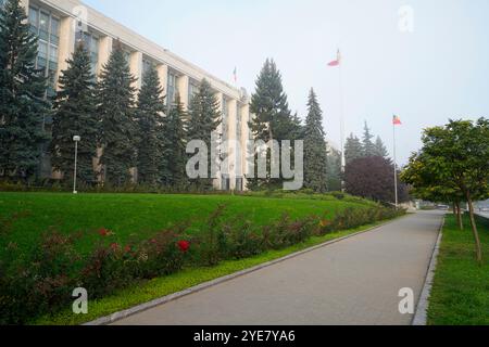 Chisinau, Moldavie. 24 octobre 2024. Vue panoramique de la Maison du Gouvernement de Moldavie dans le centre-ville Banque D'Images