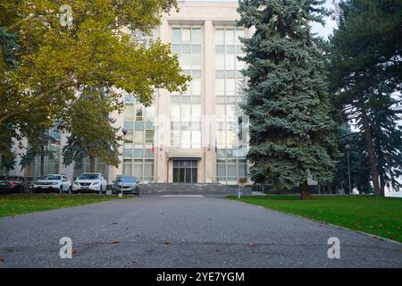 Chisinau, Moldavie. 24 octobre 2024. Vue panoramique de la Maison du Gouvernement de Moldavie dans le centre-ville Banque D'Images
