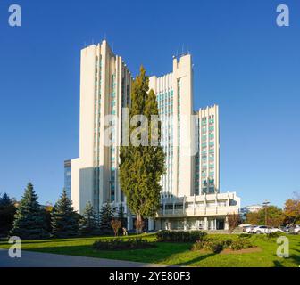 Chisinau, Moldavie. 24 octobre 2024. Vue extérieure du bâtiment Chisinau Center court dans le centre-ville Banque D'Images