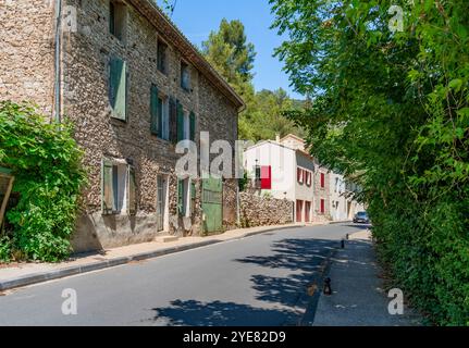 Paysage autour de Fontaine-de-Vaucluse, une commune proche d'une source du même nom dans le sud-est du département du Vaucluse Banque D'Images