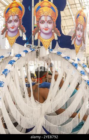 Détail d'un autel portable appelé Kavadi au festival Thaipusam à Singapour Banque D'Images