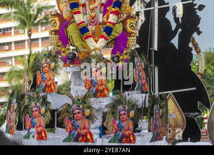 Détail d'un autel portable appelé Kavadi au festival Thaipusam à Singapour Banque D'Images