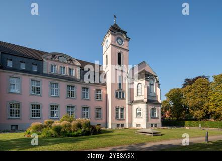 Kirchen im Rhein-Kreis-Neuss, Collegium Marianum, Kirche von Süden Banque D'Images