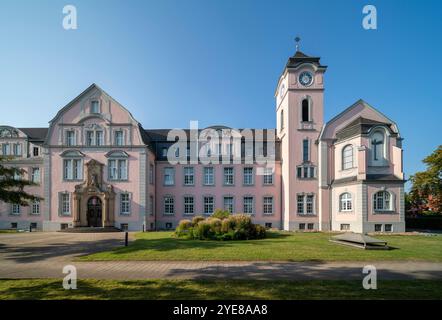 Kirchen im Rhein-Kreis-Neuss, Collegium Marianum, Kirche von Süden Banque D'Images