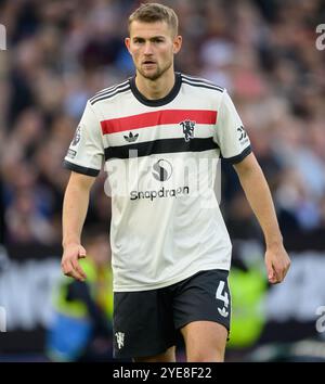 Londres, Royaume-Uni. 27 octobre 2024. West Ham United v Manchester United - premier League - London Stadium. Matthijs de Ligt de Manchester United. Crédit photo : Mark pain / Alamy Live News Banque D'Images