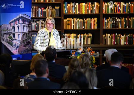 Athen, Grèce. 30 octobre 2024. Katja Sporn, directrice générale du DAI Athènes, intervient lors du 150e anniversaire de l’Institut archéologique allemand (DAI). Le président fédéral Steinmeier et son épouse effectuent une visite de trois jours en République hellénique de Grèce. Crédit : Bernd von Jutrczenka/dpa/Alamy Live News Banque D'Images