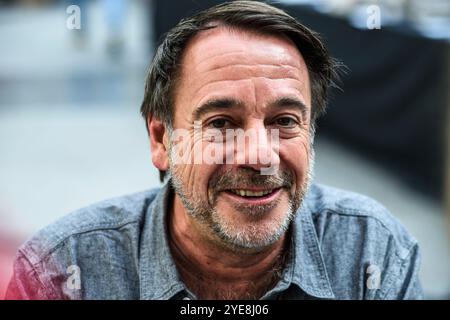 Salon Iris Noir de Bruxelles -salon spécialisé dans le roman noir et le Polar | Iris noir salon du livre et écrivains à Bruxelles - Pix Michel Bussi Banque D'Images