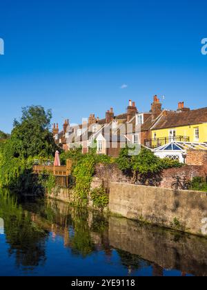 Great Stour, maisons mitoyennes, Canterbury, Kent, Angleterre, UK, GB. Banque D'Images