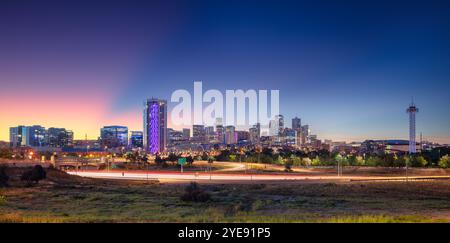 Denver, Colorado, États-Unis. Image de paysage urbain de Denver skyline, Colorado, États-Unis au lever du soleil spectaculaire en été. Banque D'Images