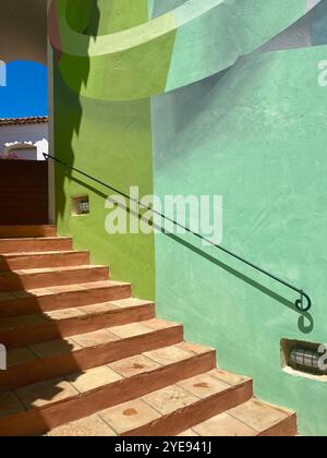 Escalier design coloré à Porto Cervo Sardaigne Italie Banque D'Images