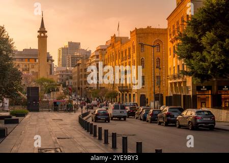 Le coucher de soleil pittoresque sur les rues de Beyrouth au Liban. Banque D'Images