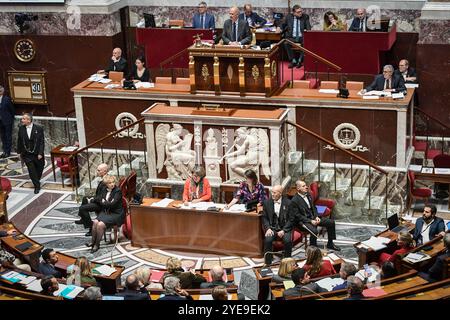 Paris, France. 30 octobre 2024. Les ministres et députés français assistent à une séance de questions au gouvernement à l'Assemblée nationale à Paris le 30 octobre 2024. Photo de Firas Abdullah/ABACAPRESS. COM Credit : Abaca Press/Alamy Live News Banque D'Images