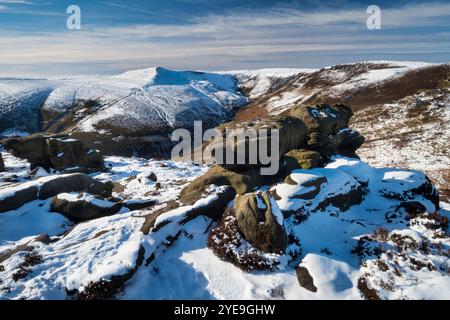 Grindslow Knoll de Kinder Scout en hiver, Kinder Scout, parc national de Peak District, Derbyshire, Angleterre, Royaume-Uni Banque D'Images
