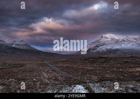 Assynt Mountains en hiver, Beinn an Eoin, Stac Pollaidh & Cul Beag, Assynt-Coigach National Scenic Area, Sutherland, Highlands écossais, Écosse, Royaume-Uni Banque D'Images