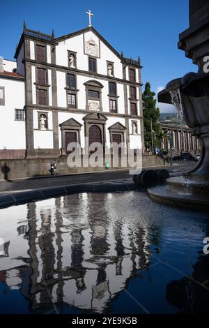 Église Saint-Jean L'évangéliste du Collège de Funchal dans la ville côtière de Funchal sur l'île de Madère, Portugal Banque D'Images