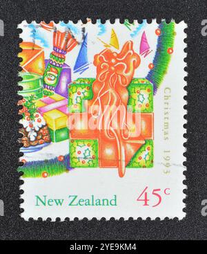 Timbre-poste oblitéré imprimé par la Nouvelle-Zélande, qui montre Pohutukawa, Noël, vers 1993. Banque D'Images