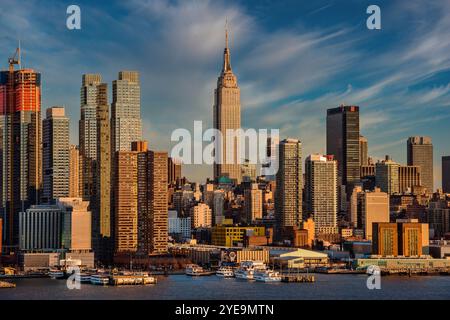 Midtown Manhattan dans la lumière de fin d'après-midi, New York City, New York, États-Unis ; New York City, New York, états-Unis d'Amérique Banque D'Images