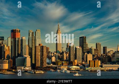 Midtown Manhattan dans la lumière de fin d'après-midi, New York City, New York, États-Unis ; New York City, New York, états-Unis d'Amérique Banque D'Images