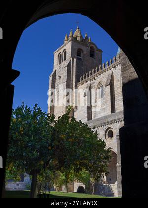 Cathédrale d'Evora dans le centre historique d'Evora, Portugal ; Evora, Evora, Portugal Banque D'Images