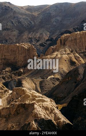 Paysage accidenté ressemblant à la surface de la lune dans 'Moon Land' Lamayuru dans le Ladakh, Inde ; Lamayuru, Ladakh, Inde Banque D'Images