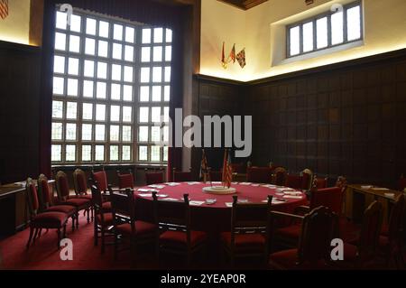 Potsdam, Allemagne - 29 octobre 2024 - la table de conférence de la Conférence de Potsdam 1945 au Palais Cecilienhof. (Photo de Markku Rainer Peltonen) Banque D'Images