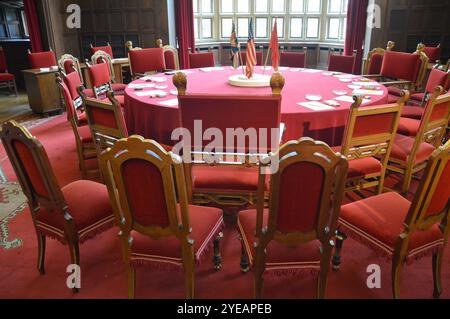 Potsdam, Allemagne - 29 octobre 2024 - la table de conférence de la Conférence de Potsdam 1945 au Palais Cecilienhof. (Photo de Markku Rainer Peltonen) Banque D'Images